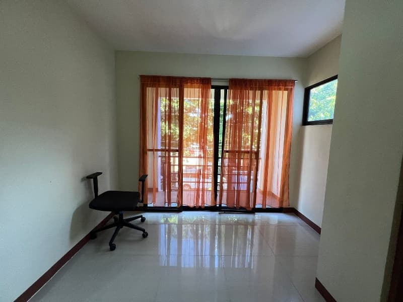 HOUSE FOR RENT WITH GARDEN  - 7