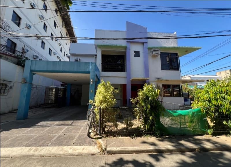 HOUSE FOR RENT WITH GARDEN